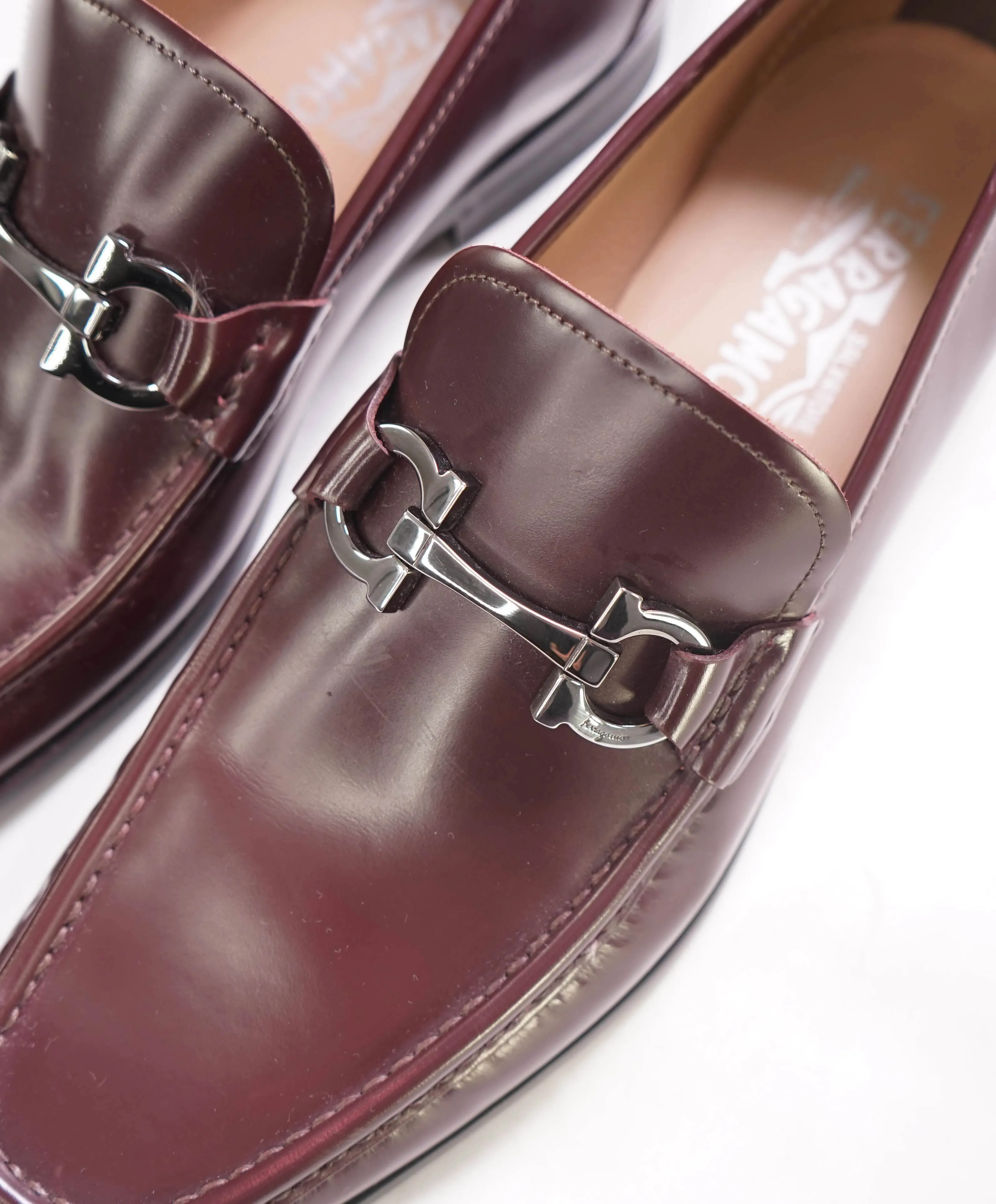 $850 SALVATORE FERRAGAMO - “GRANDIOSO" Gancini Bit Loafer Cherry Leather - 9.5 E