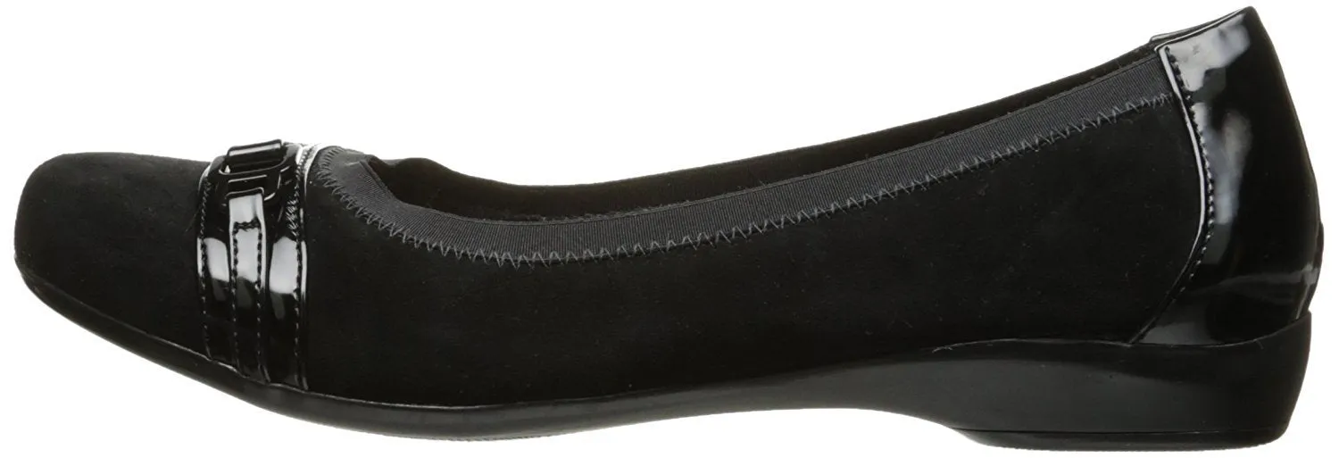 CLARKS Women's Kinzie Light Loafer Flat