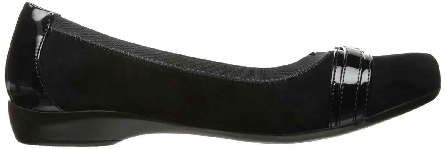 CLARKS Women's Kinzie Light Loafer Flat