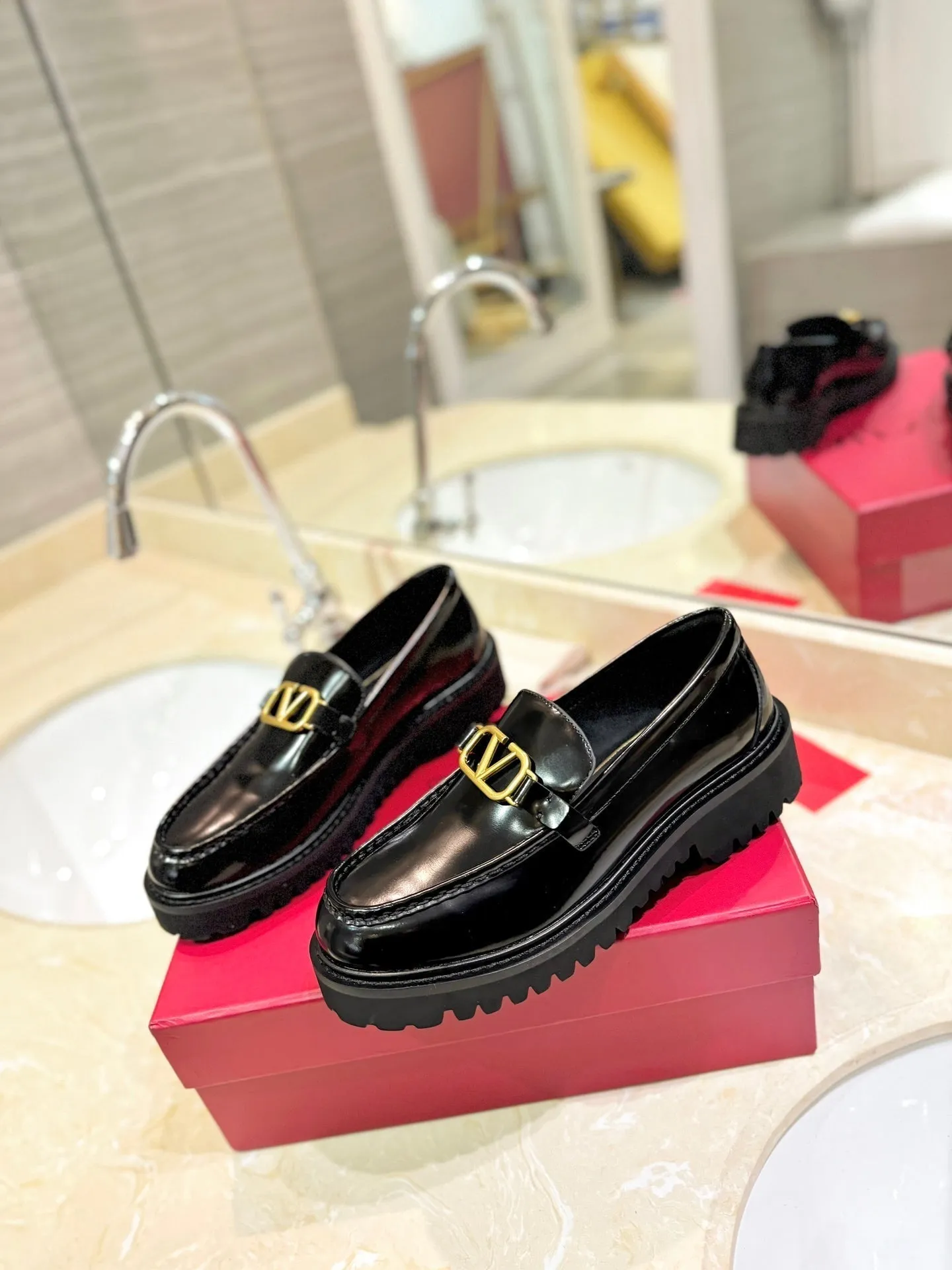 Vlogo Signature Black Calfskin Loafer